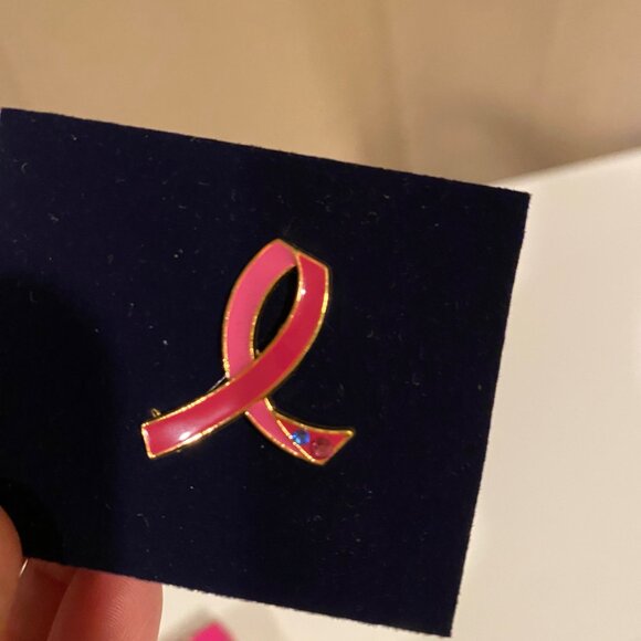 Estée Lauder Evelyn Lauder Dream Pin Breast‎ Cancer Awareness 2.5” Box - Picture 4 of 4